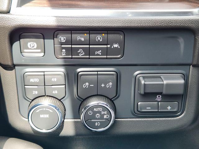 2025 Chevrolet Suburban LT