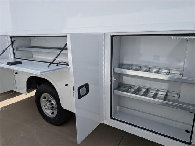 2025 Chevrolet Express Commercial Cutaway Base