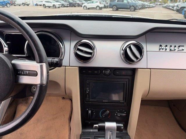 2006 Ford Mustang V6 Deluxe