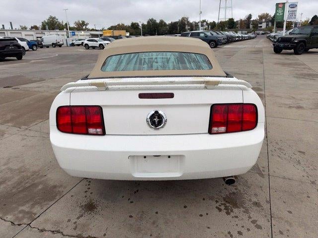2006 Ford Mustang V6 Deluxe