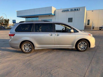 2018 Toyota Sienna XLE