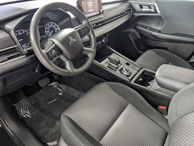 2024 Mitsubishi Outlander ES