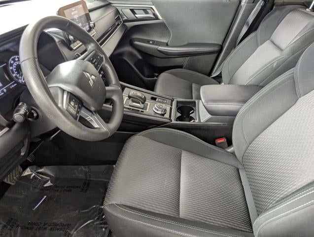 2024 Mitsubishi Outlander ES