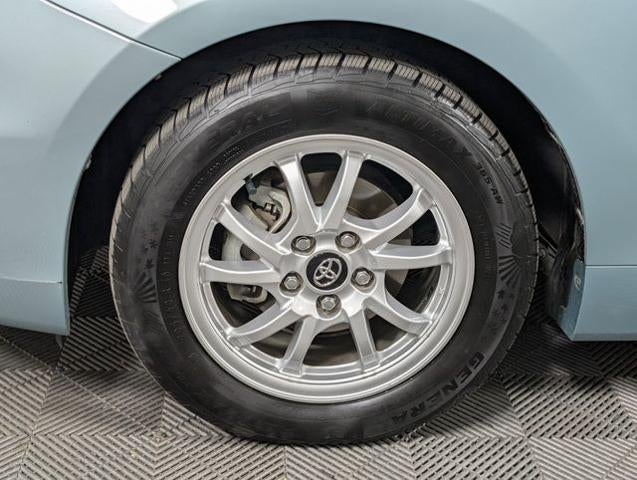 2013 Toyota Prius v Two