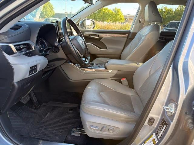 2022 Toyota Highlander Hybrid Platinum