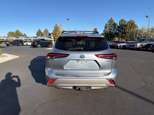 2022 Toyota Highlander Hybrid Platinum