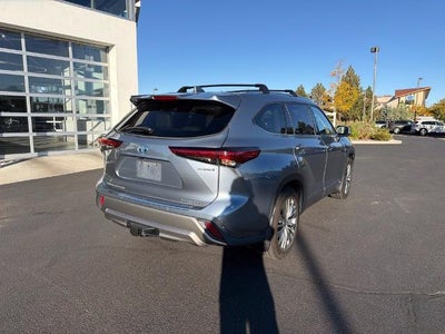 2022 Toyota Highlander Hybrid Platinum