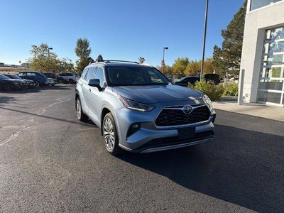 2022 Toyota Highlander Hybrid Platinum