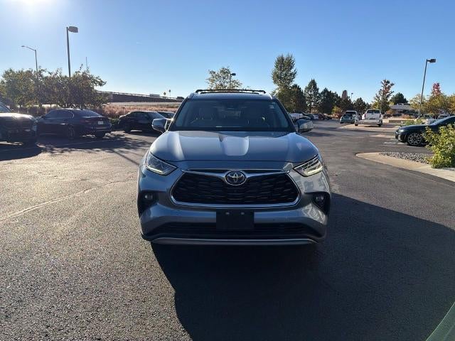 2022 Toyota Highlander Hybrid Platinum