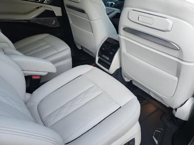 2026 BMW X7 M60i Sports Activity Vehicle