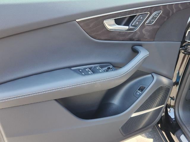 2023 Audi Q8 Premium Plus