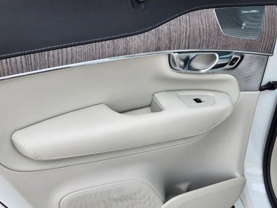 2023 Volvo XC90 Recharge Plug-In Hybrid Ultimate Bright Theme