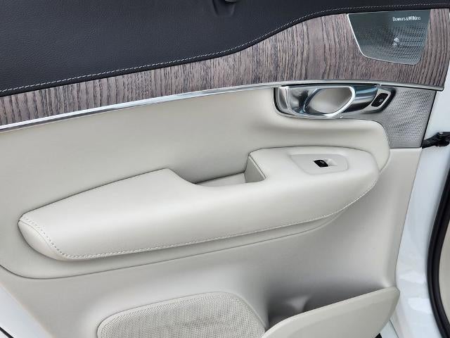 2023 Volvo XC90 Recharge Plug-In Hybrid Ultimate Bright Theme