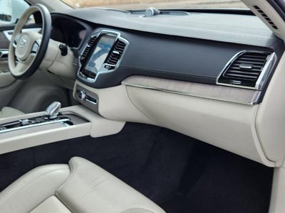 2023 Volvo XC90 Recharge Plug-In Hybrid Ultimate Bright Theme