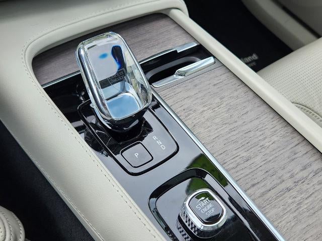 2023 Volvo XC90 Recharge Plug-In Hybrid Ultimate Bright Theme