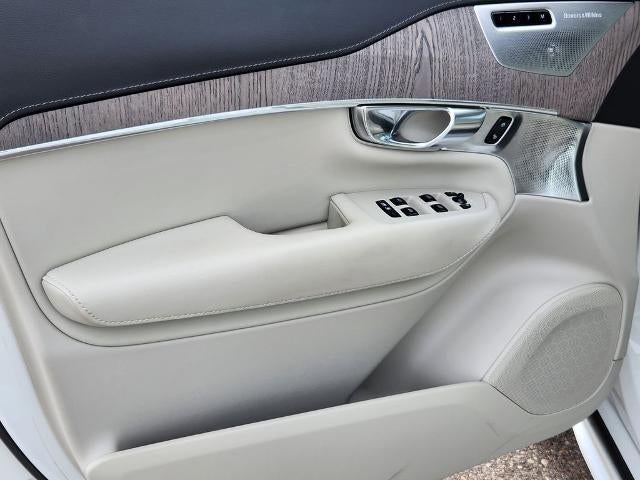 2023 Volvo XC90 Recharge Plug-In Hybrid Ultimate Bright Theme