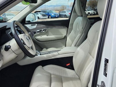 2023 Volvo XC90 Recharge Plug-In Hybrid Ultimate Bright Theme