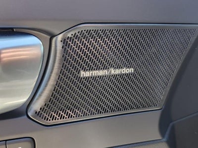 2025 Volvo XC40 Plus Dark Theme