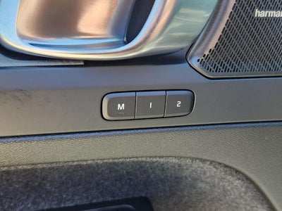 2025 Volvo XC40 Plus Dark Theme