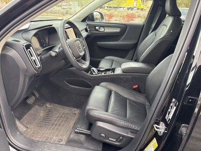 2023 Volvo XC40 Ultimate Dark Theme