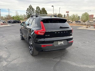 2023 Volvo XC40 Ultimate Dark Theme