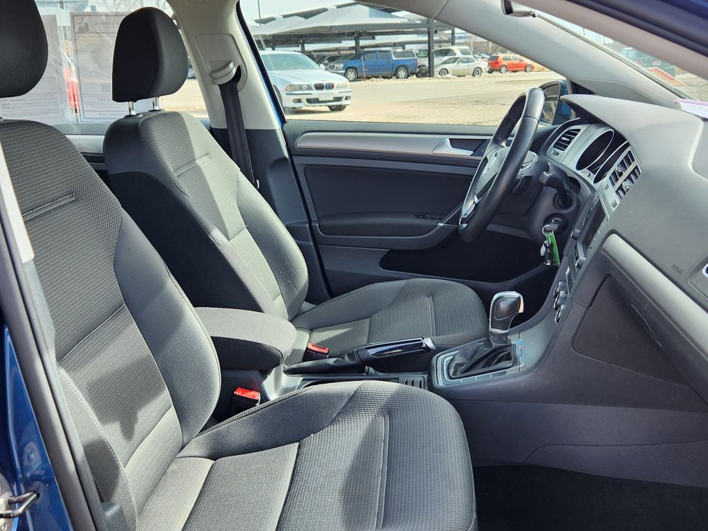 2017 Volkswagen Golf SportWagen S 4Motion