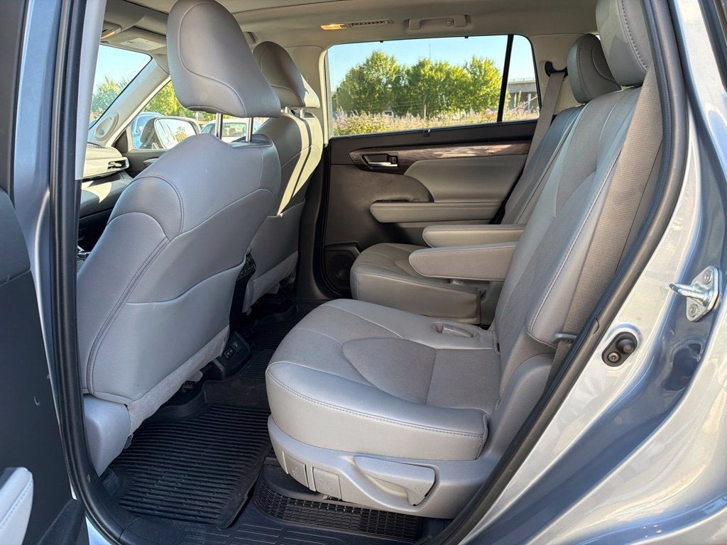 2022 Toyota Highlander Hybrid Platinum