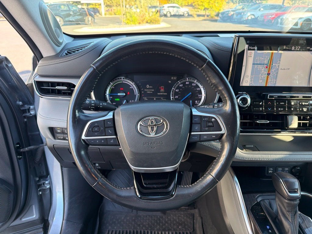 2022 Toyota Highlander Hybrid Platinum