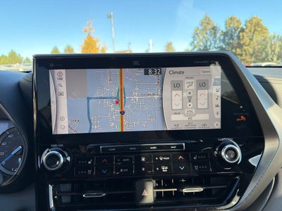 2022 Toyota Highlander Hybrid Platinum