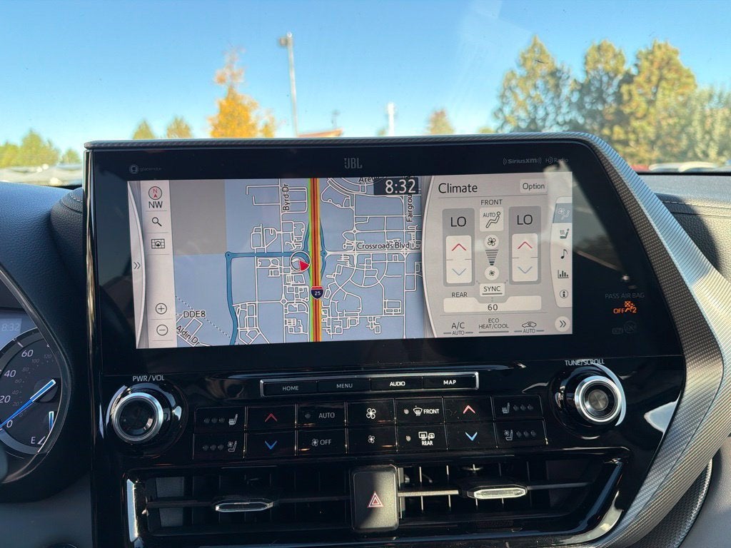 2022 Toyota Highlander Hybrid Platinum
