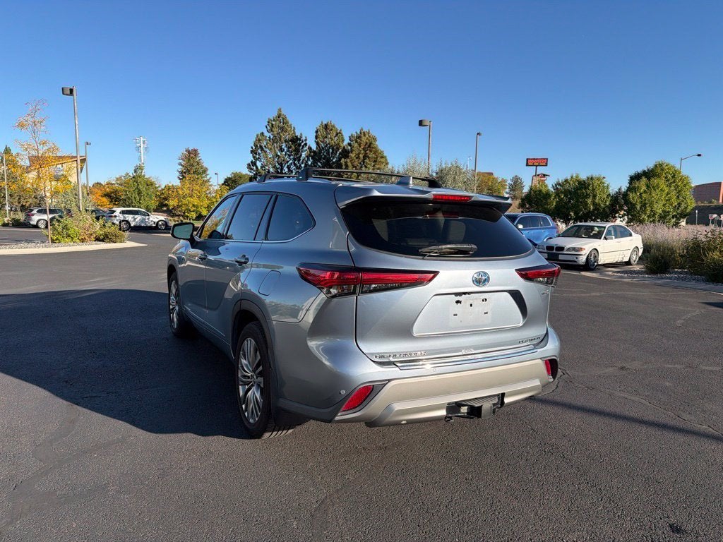 2022 Toyota Highlander Hybrid Platinum