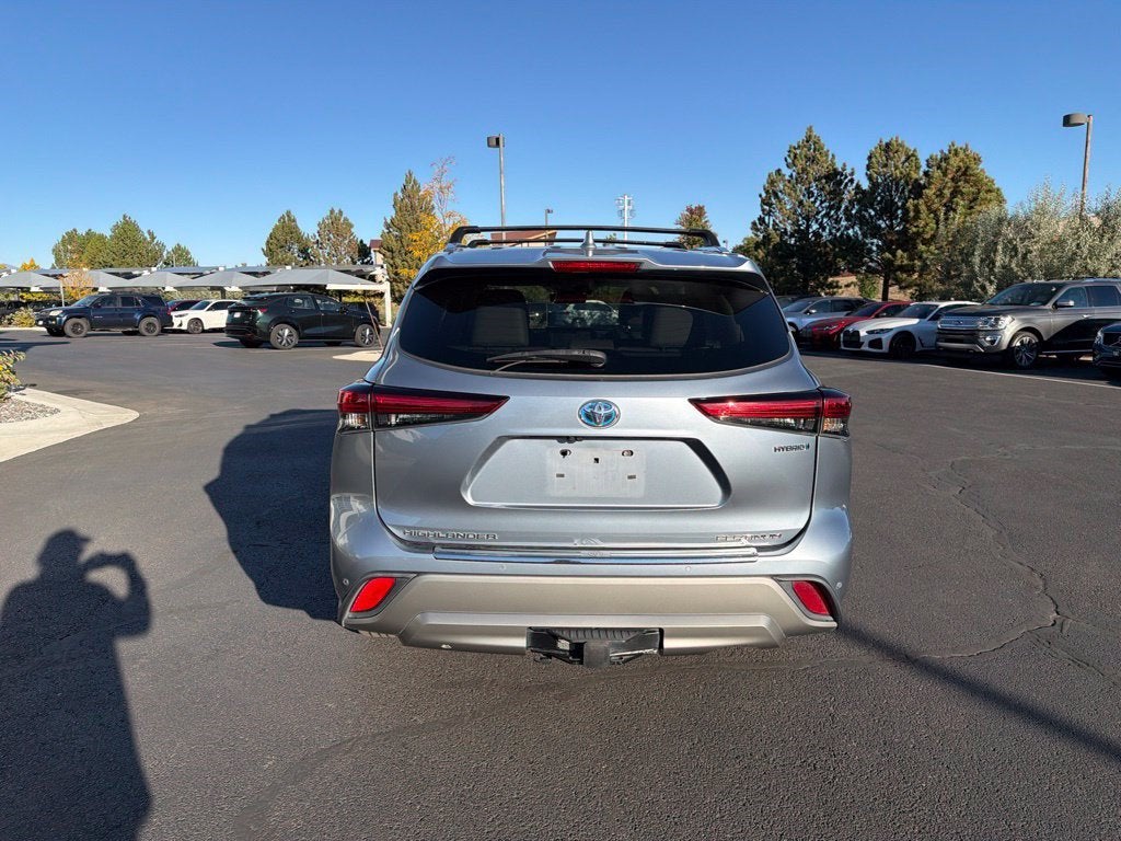2022 Toyota Highlander Hybrid Platinum