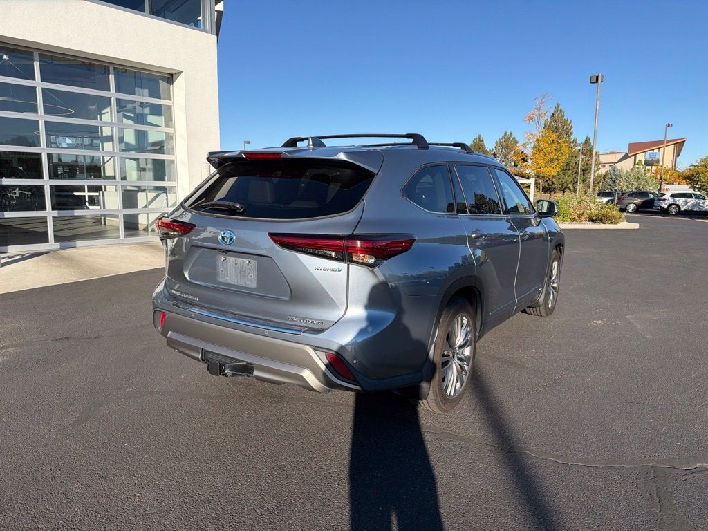 2022 Toyota Highlander Hybrid Platinum