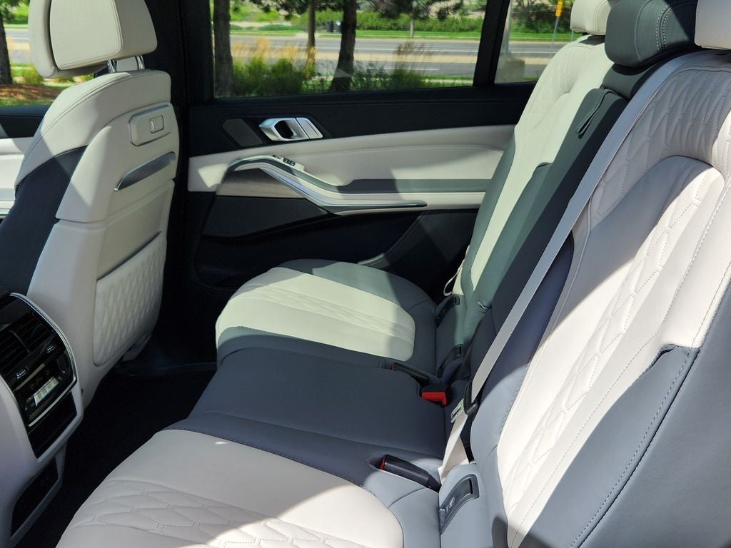 2027 BMW X7 xDrive40i
