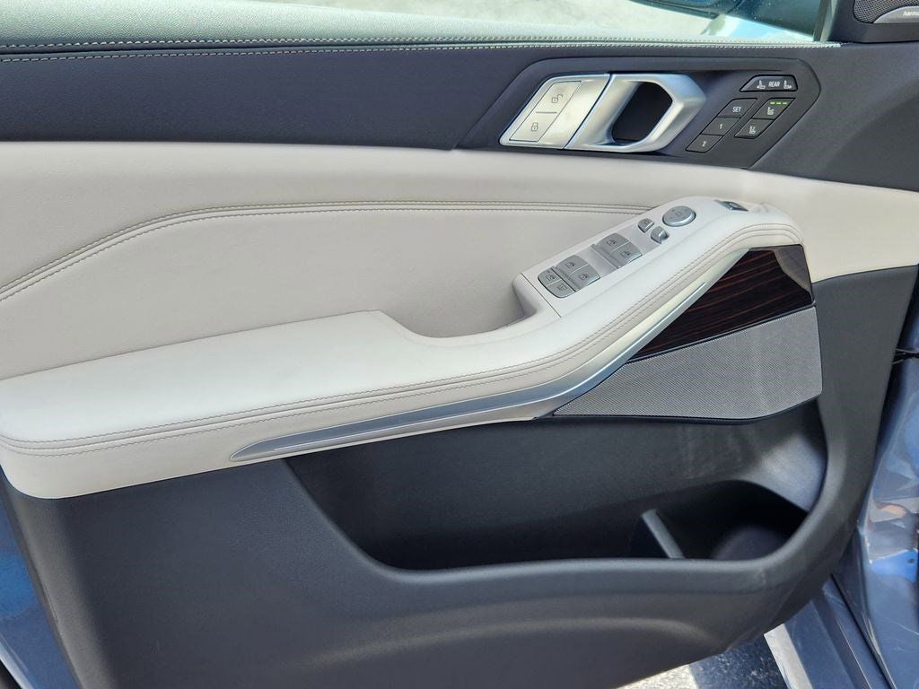 2027 BMW X7 xDrive40i Courtesy Vehicle