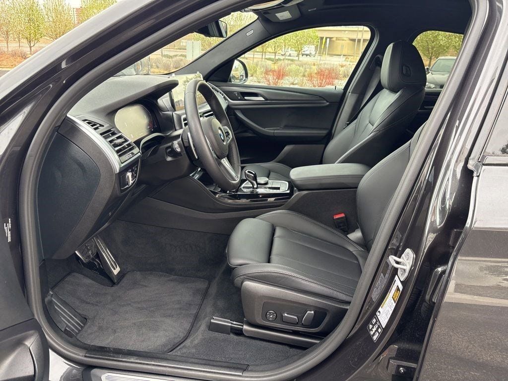 2025 BMW X4 xDrive30i