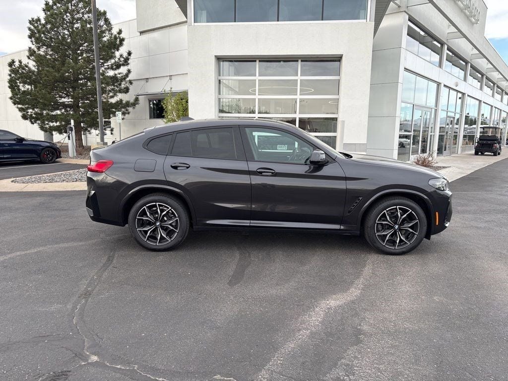 2025 BMW X4 xDrive30i