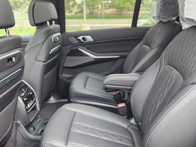 2027 BMW X7 M60i