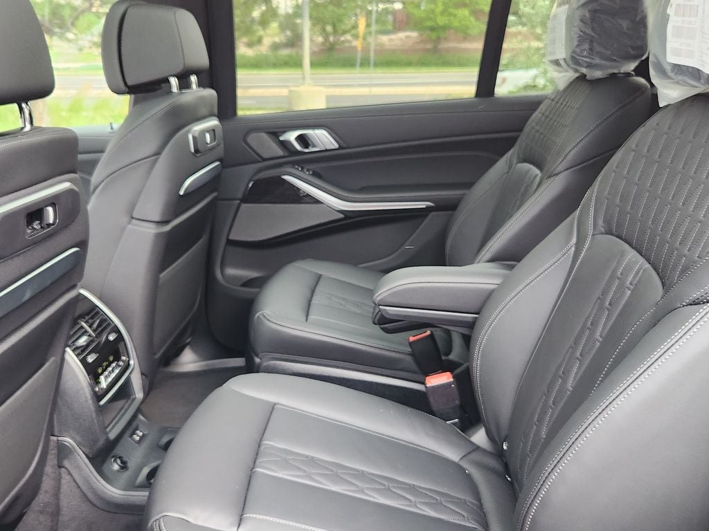 2027 BMW X7 M60i