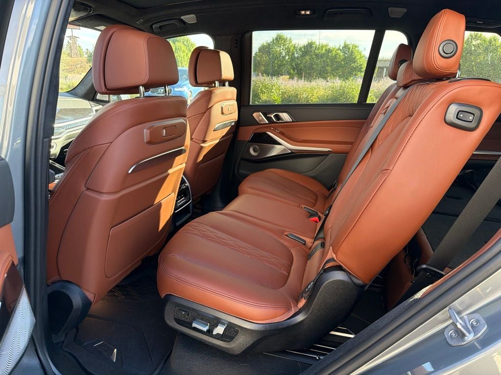 2025 BMW X7 M60i