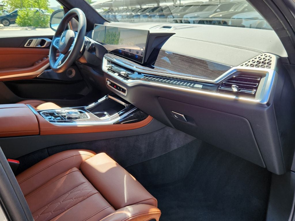 2025 BMW X7 M60i