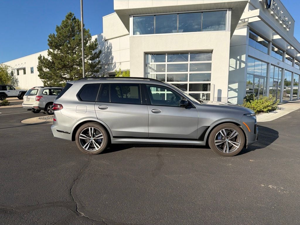 2025 BMW X7 M60i