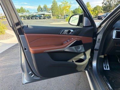 2025 BMW X7 M60i