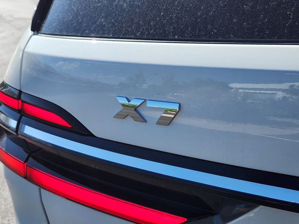 2027 BMW X7 M60i