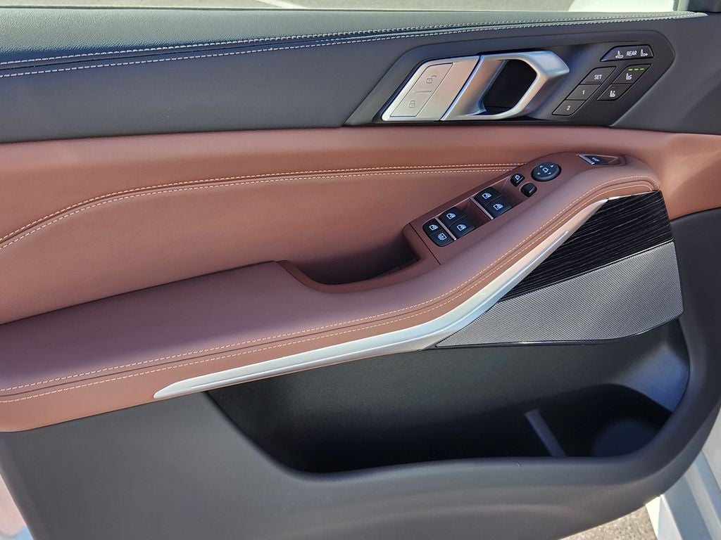 2027 BMW X7 M60i