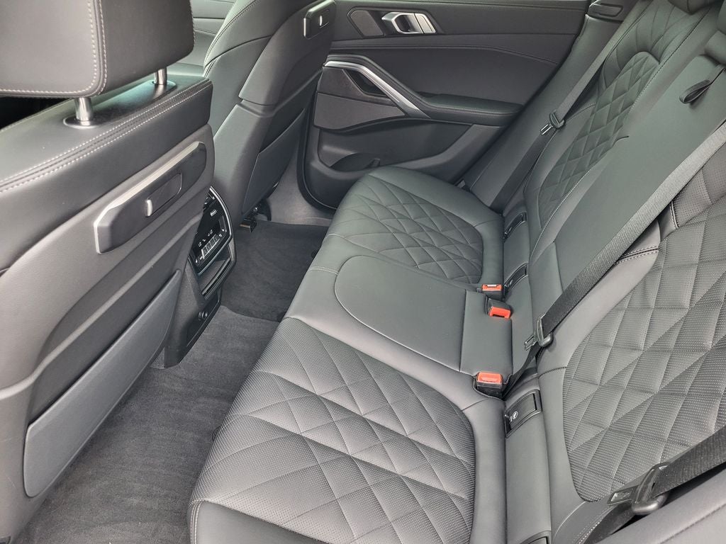 2025 BMW X6 xDrive40i