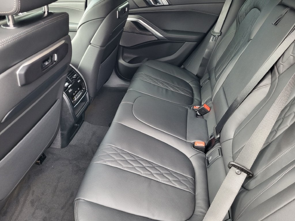 2027 BMW X6 xDrive40i