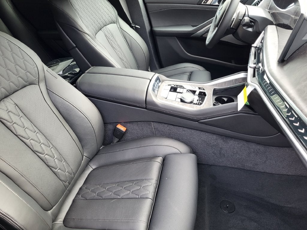 2027 BMW X6 xDrive40i