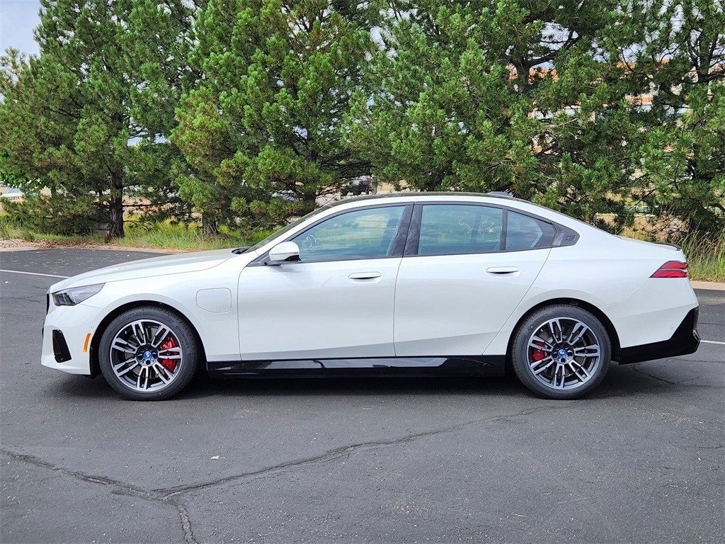 2025 BMW 5 Series 550ex Courtesy Vehicle