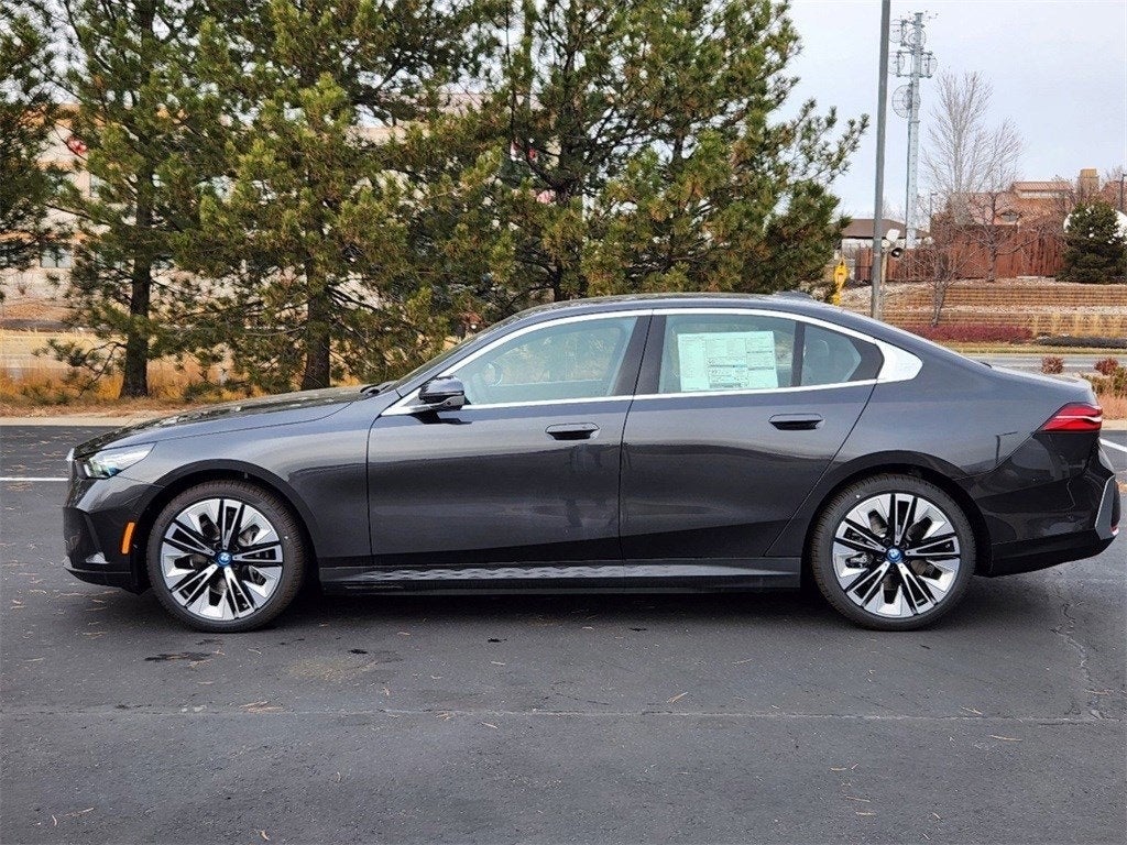 2025 BMW i5 eDrive40 Courtesy Vehicle